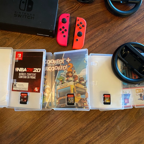 SOLD//Nintendo switch (v1.0) + 5 games + joycons + more - Picture 5 of 5